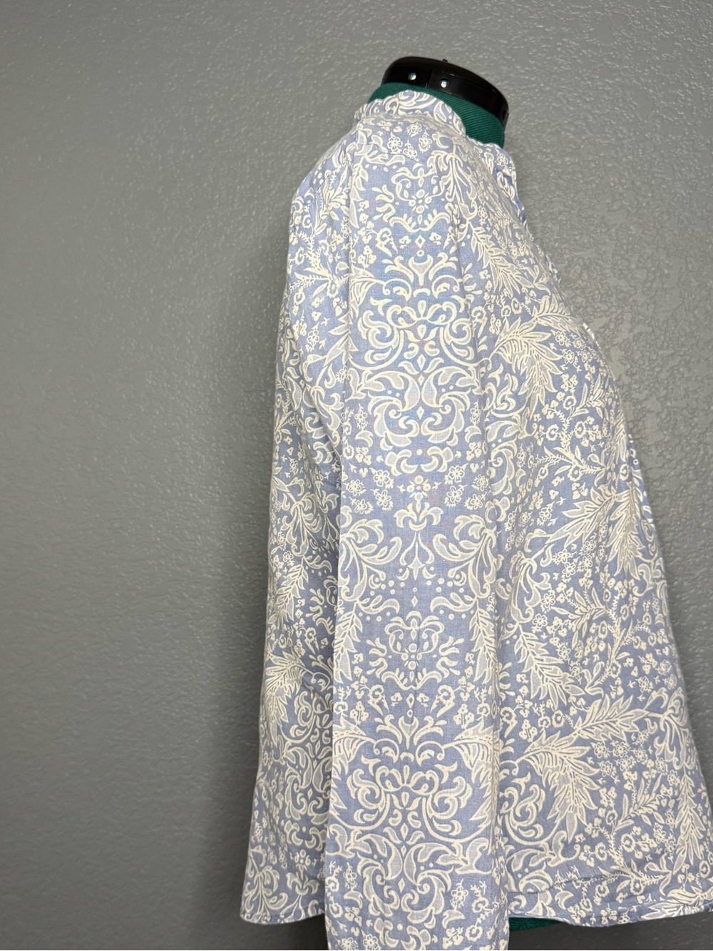 malvin Blue White Linen Blend Floral Blouse Relaxed Fit XL 100% Linen - Picture 5 of 10